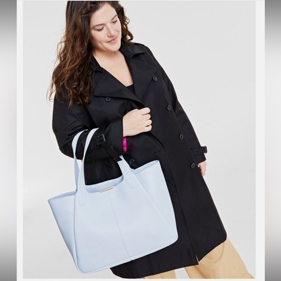 On 34th Extra-Large Tote, Skyway Blue - Picture 7 of 12